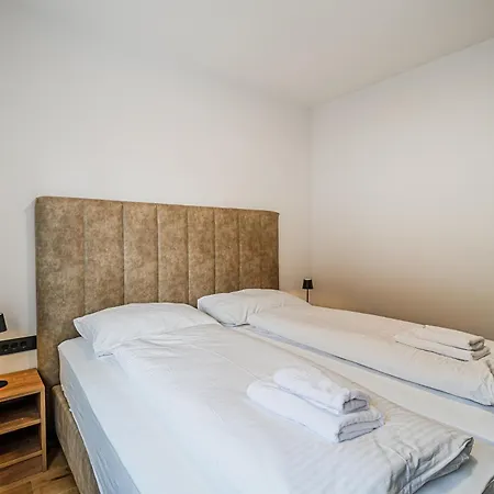 Premium Energy With Private Indoor Parking Apartment *